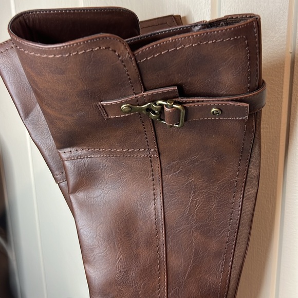 Brown GUESS boots - Picture 7 of 9